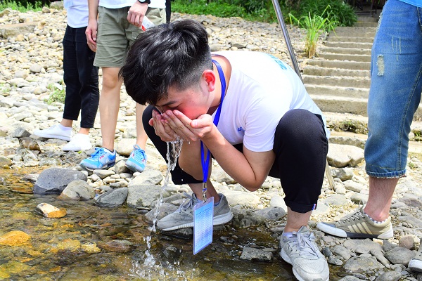 不如一喝更能证明水的好坏.JPG 不如一喝更能证明水的好坏.JPG