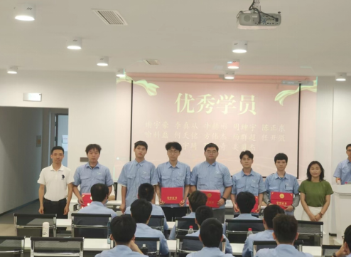 订单班先进学员颁奖仪式上颁发优秀学员奖 订单班先进学员颁奖仪式上颁发优秀学员奖